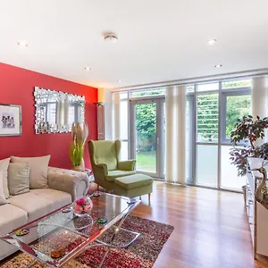 Luxury At The Brunswick - Free Parking-4 Bedrooms Holiday home