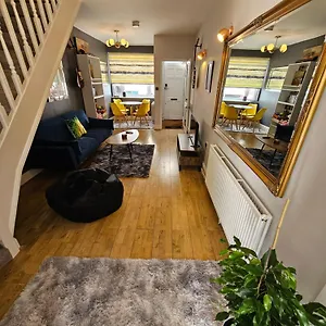 Whole House With A Private Garden And Terrace, Holiday home